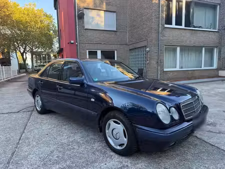 Mercedes-Benz Classe E E 240 V6 2.6 170