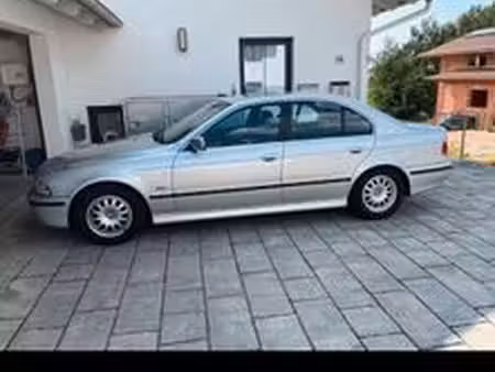 BMW Série 5 528i 2.8 193
