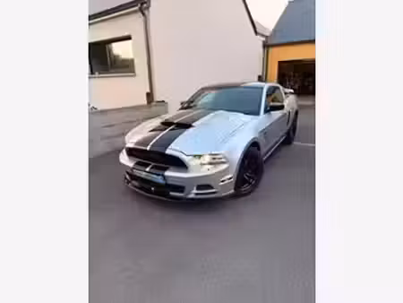 Ford Mustang Fastback V6 3.7