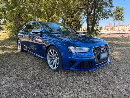 Audi A4 RS4 quattro