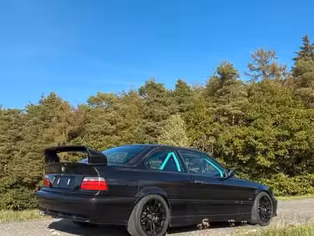 BMW Série 3 318IS 1.9 105