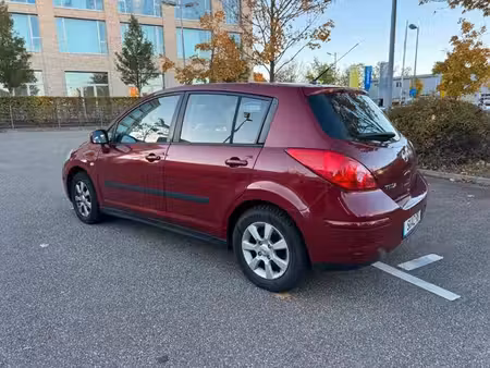 Nissan Tiida 