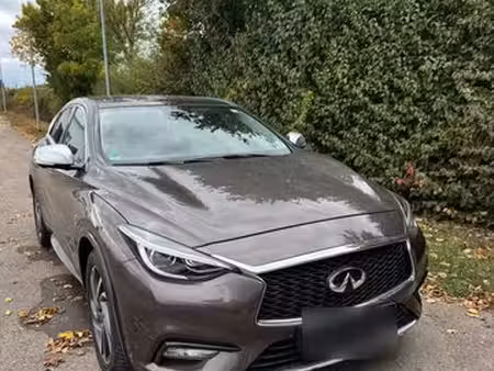 Infiniti Q30 2.1 170 4x4