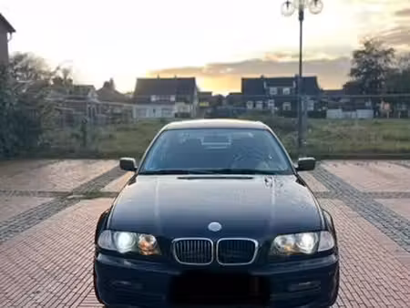 BMW Série 3 320i 2.2 170
