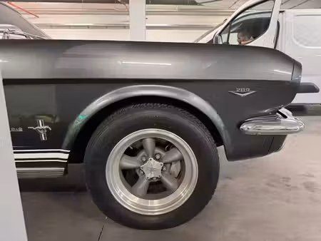 Ford Mustang Fastback V8 4.7