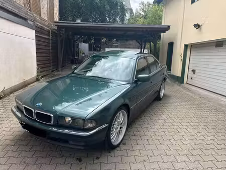 BMW Série 7 740i 4.4 286