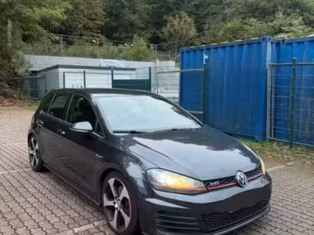 Volkswagen Golf GTI 2.0 TSI 220