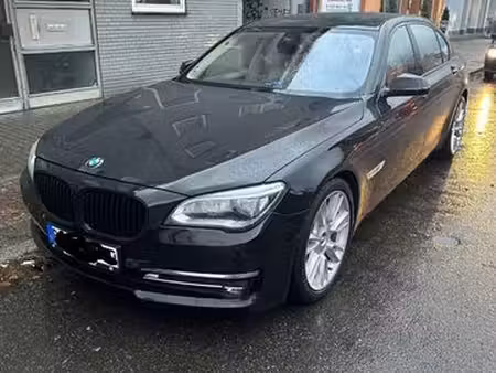 BMW Série 7 750i V8 4.4 449