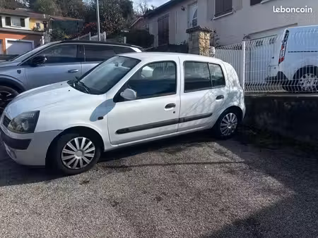 Renault Clio 75