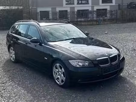 BMW Série 3 325i 2.5 218