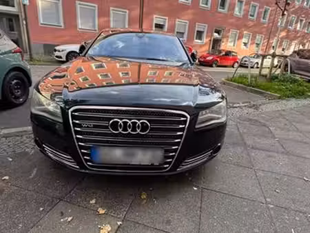Audi A8 quattro