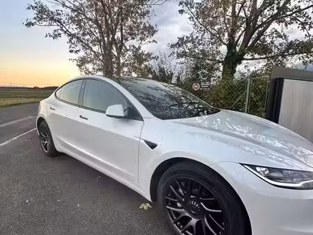 Tesla Model 3 275