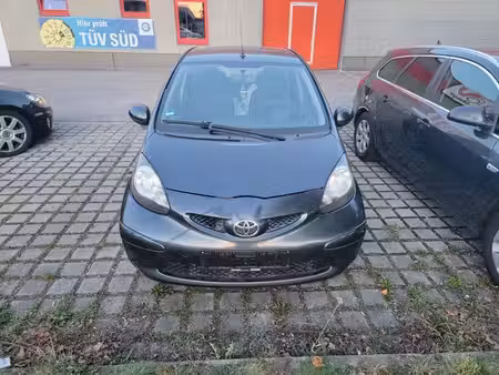 Toyota Yaris 1.0 VTi 68