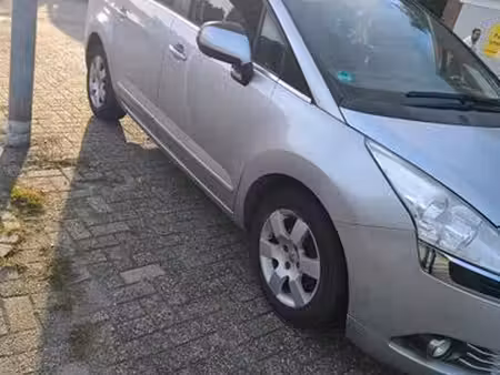 Peugeot 5008 VTi 120