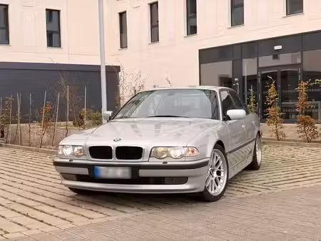 BMW Série 7 735i 3.5 238