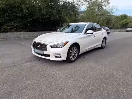 Infiniti Q50 2.0 211