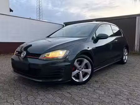 Volkswagen Golf GTI 2.0 TSI 220