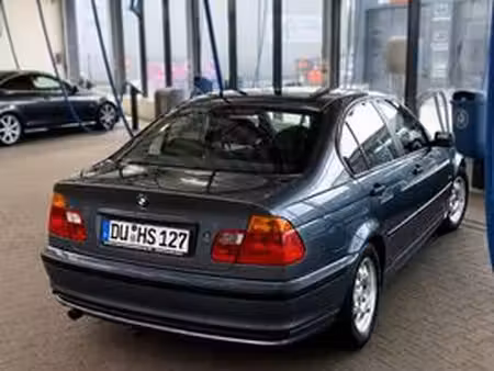 BMW Série 3 318i 1.9 118