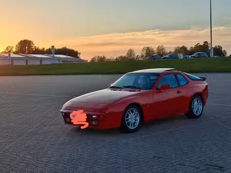 Porsche 944
