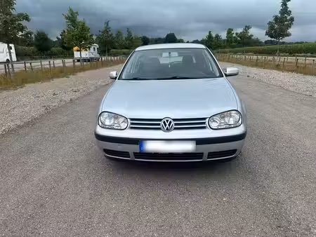 Volkswagen Golf 1.6 105
