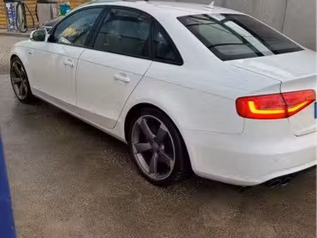 Audi A4 2.0 TDI 143 S line