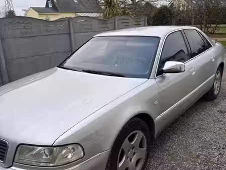Audi A8 V8 4.2 310 quattro