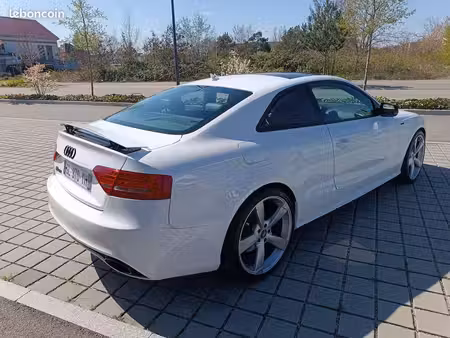 Audi A5 S5 V8 4.2 FSI 354 quattro
