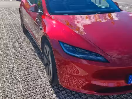 Tesla Model 3 275