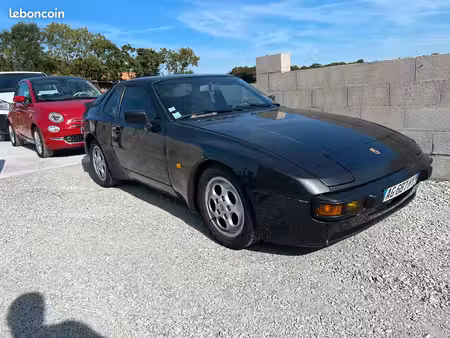 Porsche 944