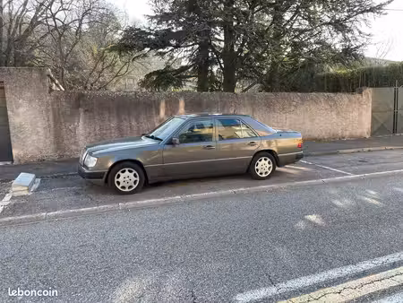 Mercedes-Benz Classe E 300 D 3.0 136