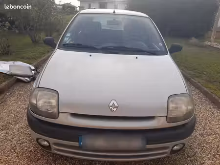 Renault Clio 75