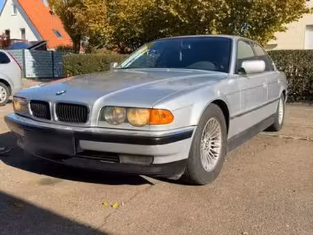 BMW Série 7 728i 2.8 193