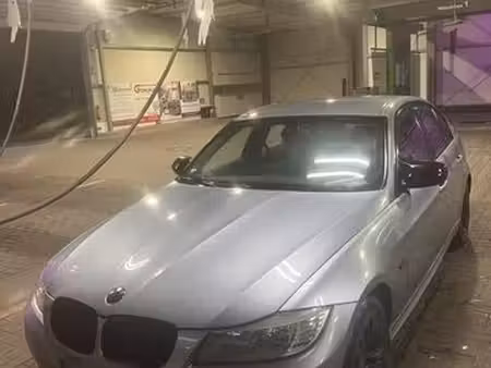 BMW Série 3 318i 2.0 143