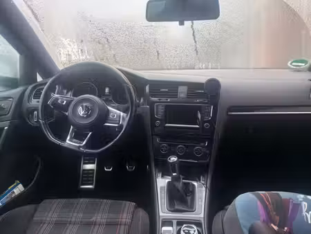 Volkswagen Golf GTI 2.0 TSI 220
